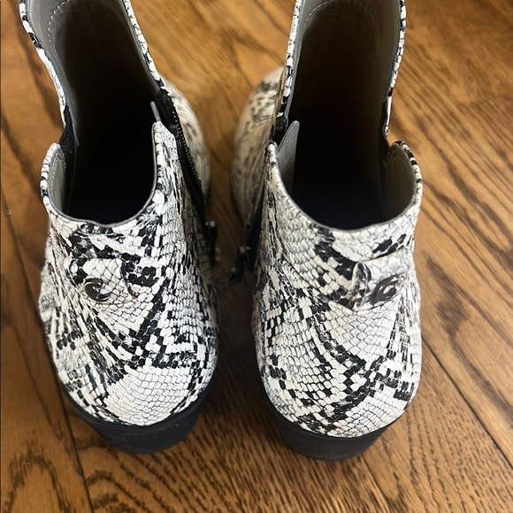 Circus by Sam Edelman Black and White Snakeskin Boots - Picture 3 of 8